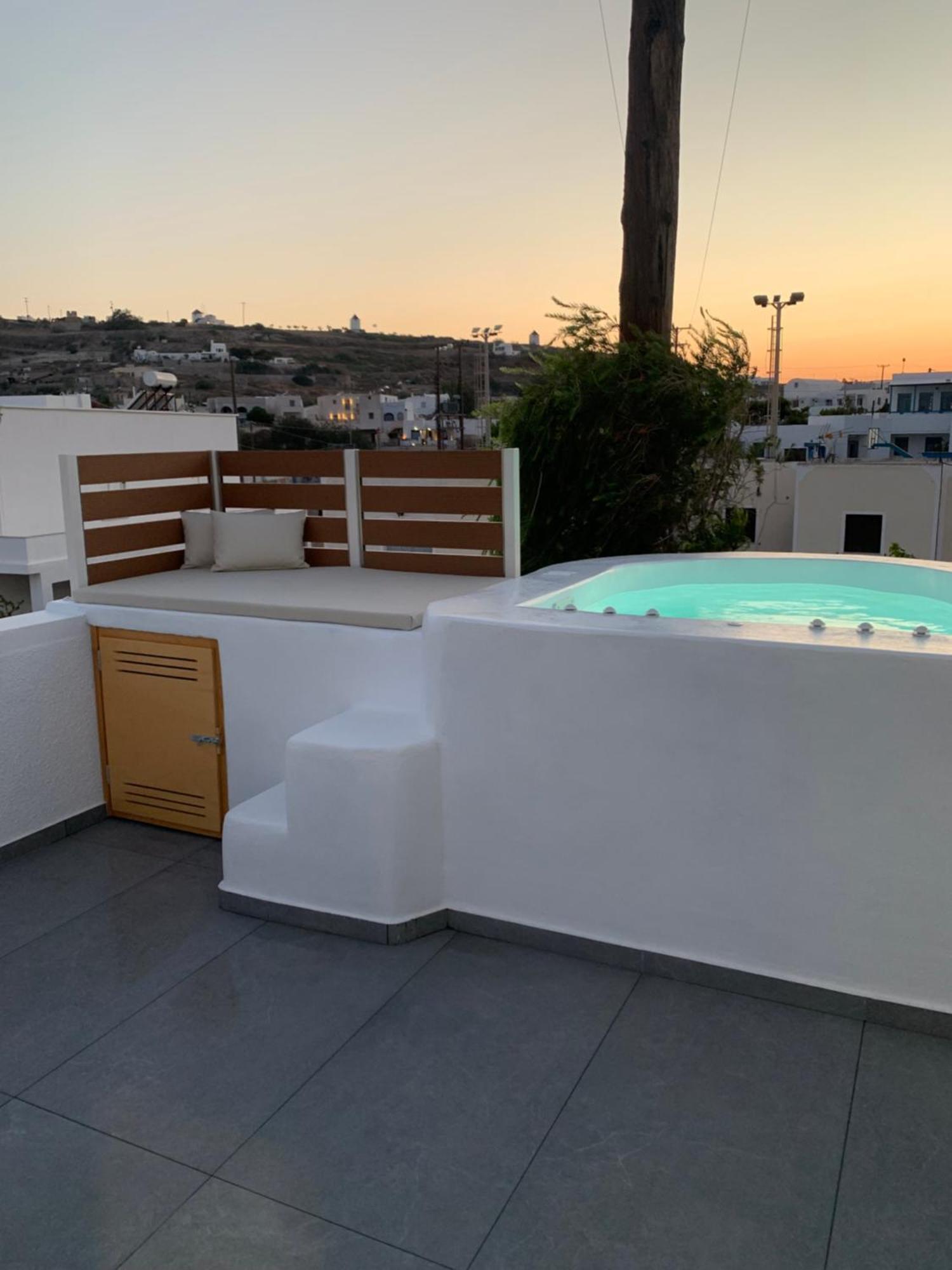 Commercio Santorini